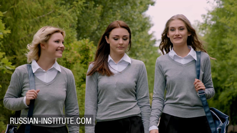 Russian Institute: Huisfeest trio met Alyssa Reece