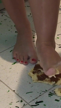 Slave Licks Piss and Feet of MILF Slut