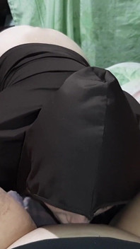 Saya mengongkek adik tiri kurus saya di dalam mulut dan pancutan mani dalam satu minit