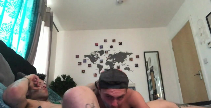 Crunch French bareback porn: La gemela Kai Camer en usada a pelo por Mickey...