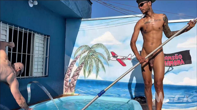 Meck ToyBoy: Krásný den u bazénu a zmatek s kamarádem..