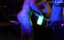FistingQUEEN: UV-light ボディペイント Extreme Double Anal Fisting by Adelina Noir