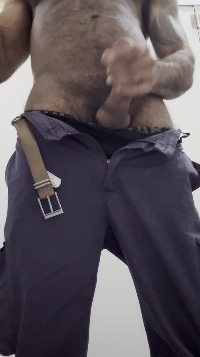 Wesley Fudedor: Guardo porno e sborrando in bagno al Mio lavoro