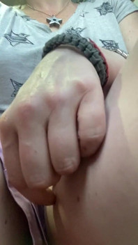 Cipka N Pubes Play w transporcie sprawia, że moje palce pachną niesamowicie!