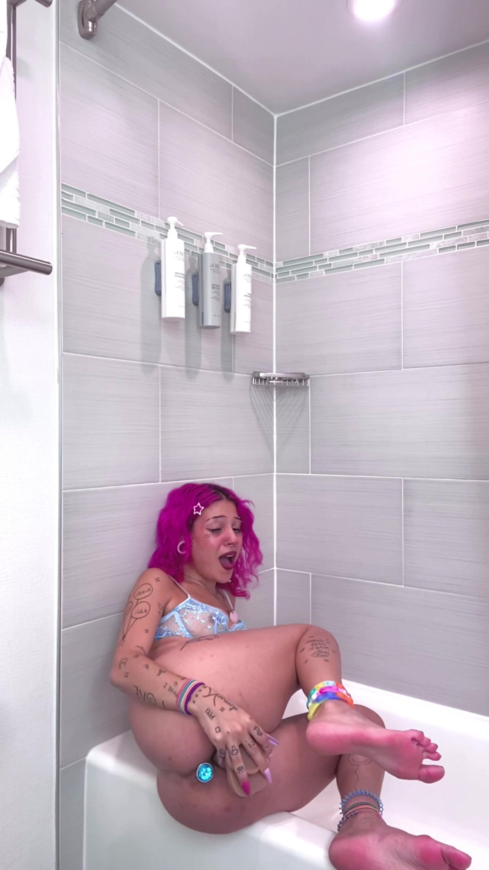 Nali Marie: Teen Whore Squirts in Bathtub Bwc Dildo Buttplug Pink Hair...