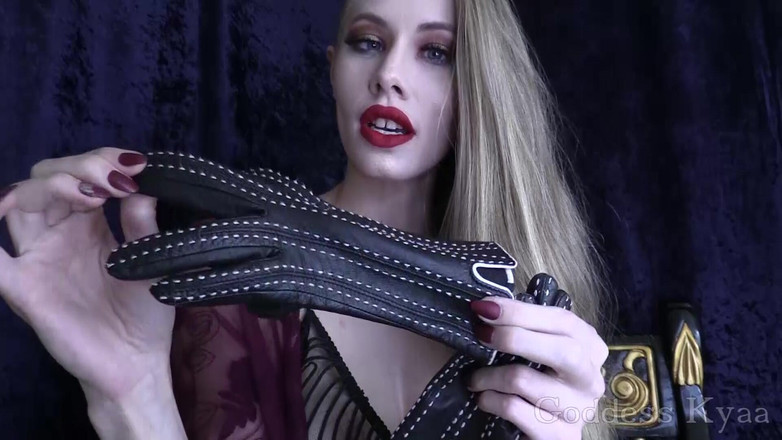 Kyaa Chimera: Ossessione con guanti di pelle