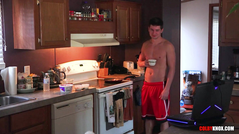 Colby Knox: Webbkamera frukost show
