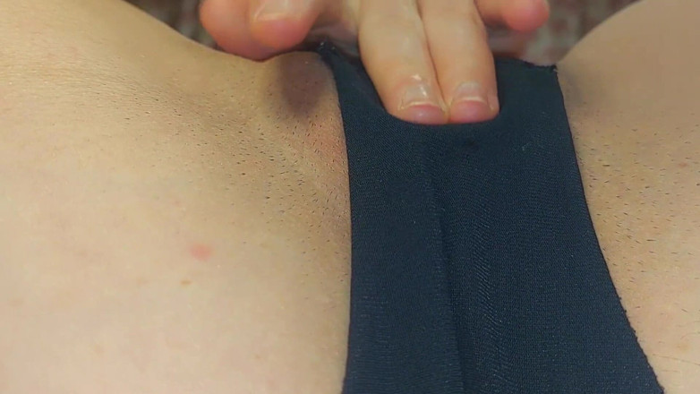 Squirt_orgasm_69: クレイジーなオーガズムのために私のアソコを舐める 最高のクリーミーなアソコのクローズアップ