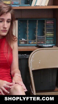 Une belle-mère et une ado se font baiser pour avoir volé de la marchandise