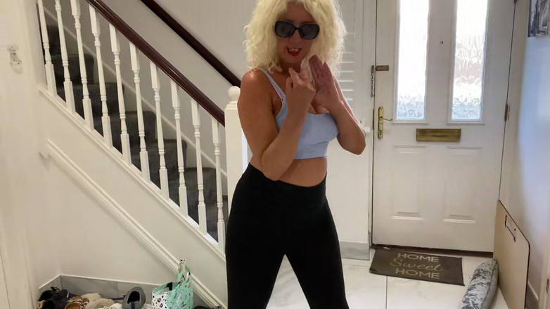 MartinsMrsMilf: Dalam bingkap hitam ketat saya, kualiti tinggi dan 10 minit panjang.