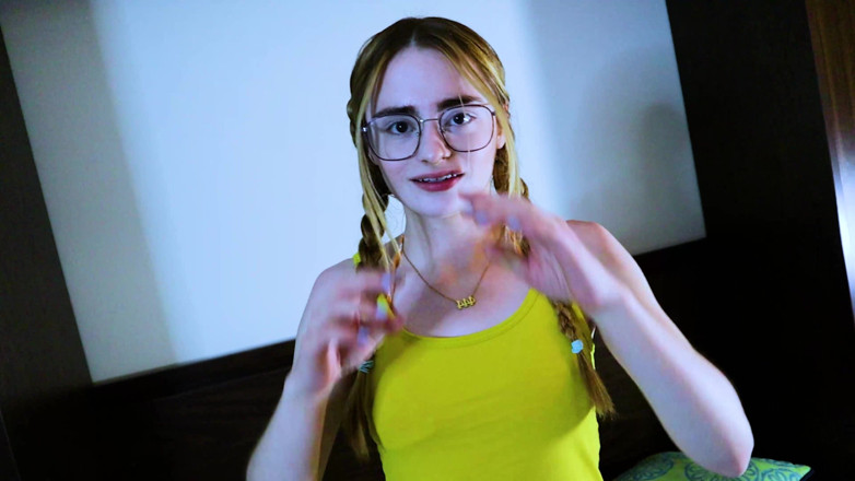 Smash Thots Films: Я раздалбываю ботанистую студентку-шлюшку Reese Robbins в гостиничном номере