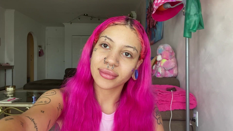 Nali Marie: 長い爪フェチ、タッピング、ASMRが優しく顔をかく、爪を叩き、爪を引っかく、POVで顔をくすぐる、ティーンのビンボー