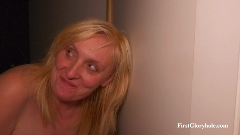 First Gloryhole: Mogen kvinna Lena - hennes första gloryhole-del nummer 4