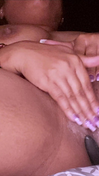 Seksi Nina Rivera'nın yatmadan önce kişisel sessiz mastürbasyonu