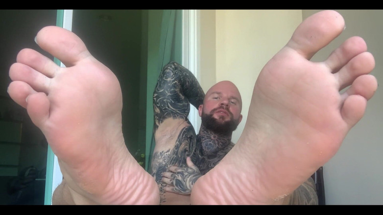 Jasons feet: 아빠는 마침내 지난 40 일 동안 모든 문신을 했어