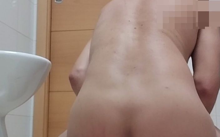 Morbosete000: Njuter med dildon
