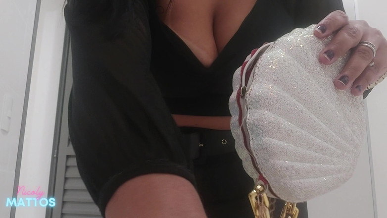 Nicoly Mattos: Stygg dörrvakt han kom på mina små fitthår!