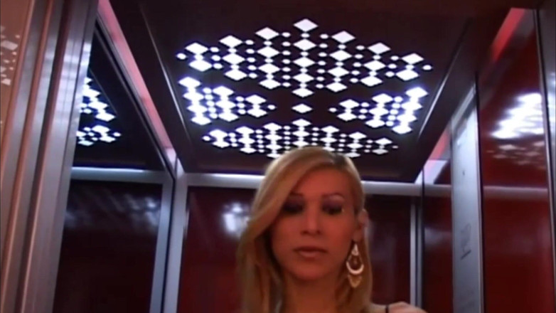 TGIRL ROOM: Beautiful Transsexual Joins Him in the Hotel, Gets Her Cock...