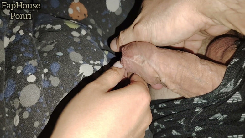 Milasha Ponri: Usei secretamente a mão da minha meia-irmã e gozei na...
