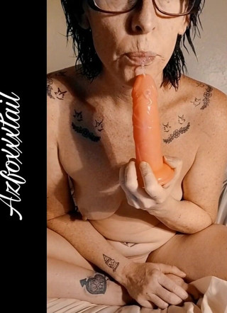 AzFoxxxTailPhelicia: Hisap dildo dan ludah 1