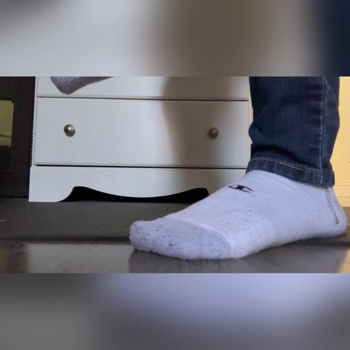 Tan feets: Spor ayakkabılı karışık latin tanfeets giantess n çoraplı ayakkabı çıkarma minik adam...