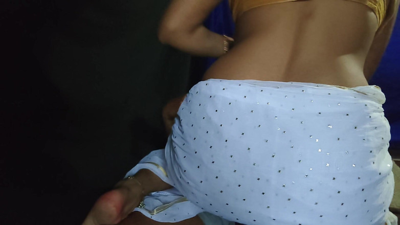 Hotpooja86900: Ich habe sie gefickt, während sie auf mir saß