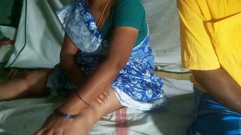 Desi Sathiya: Suami istri imut desi India menikmati momen romantis