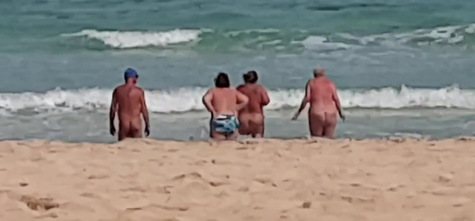 Uk Joolz: Nude in mare con le ragazze!