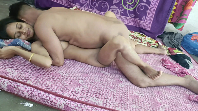 Easypron: Beautiful Village Housewife Fucking in Home at 2025