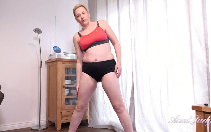 Aunt Judy&#039;s: AuntJudys - 46letá britská žena v domácnosti Clare má sexy cvičení