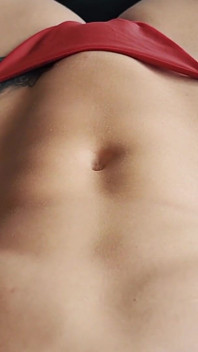 กราบไหว้กล้ามท้องแบบ POV: เธอทนไม่ได้กับซิกแพคแน่นๆ ของฉัน