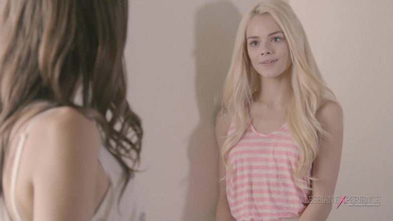 Girl Girl XXX: Все началось с поцелуя Для Райли и Эльсы