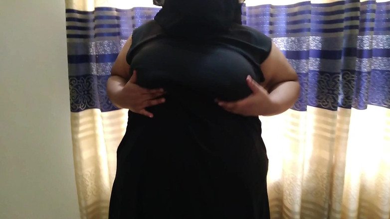 Aria Mia: Бос трахає арабську мусульманку з великими цицьками і величезною дупою
