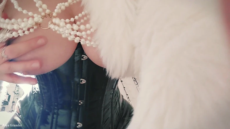 Arya Grander: Vit pälsfetisch video. JOI runka instruktioner CEI cum äta instruktör. Kinky...