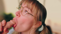 Jolie Lyon: Jsem kancelářská děvka jako trest nevlastního otce