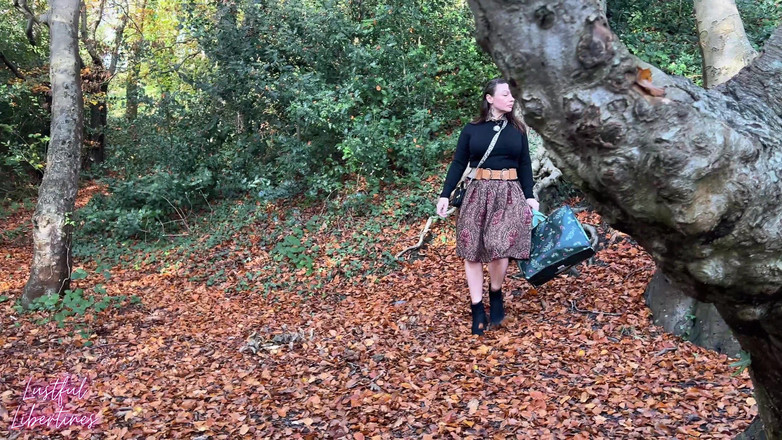 Lustful Libertines: Ngintip gurunya lagi kencing di hutan