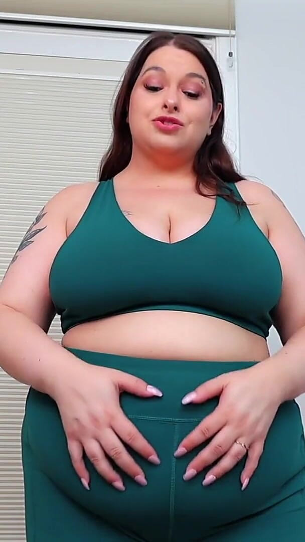 Sydney screams fetish: सौतेली मम्मी के पेट से विचलित
