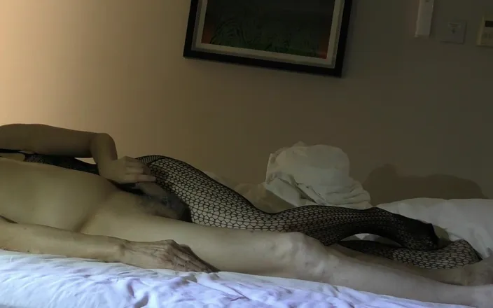 akeieroi: Cheating Mature Woman, Continuous Creampie and Intense Blowjob!