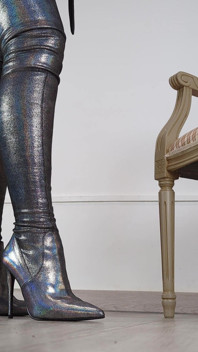 Schoenspel en wandelen in Latex dijlaarzen met hoge hakken (schoencollectie) - Dame Olga 4K (718)