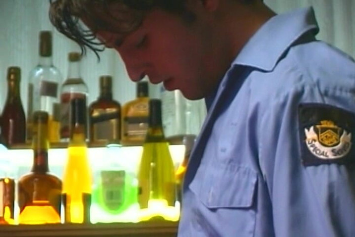 THAGSON RETRO: Sarışın hatun yarak yiyor ve sonra amcığını vahşice yalatıyor