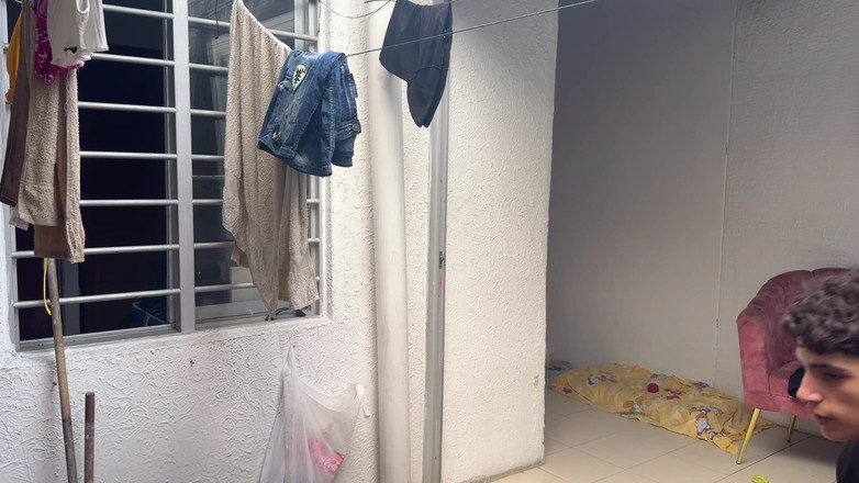 katyJay: Ibu tiri berpantat besar membantu saya mandi dan kami akhirnya...