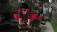 SAFI TV: おばさんがとても熱い体勢で座っているのを見て、抱きしめてアナルを突き始めました