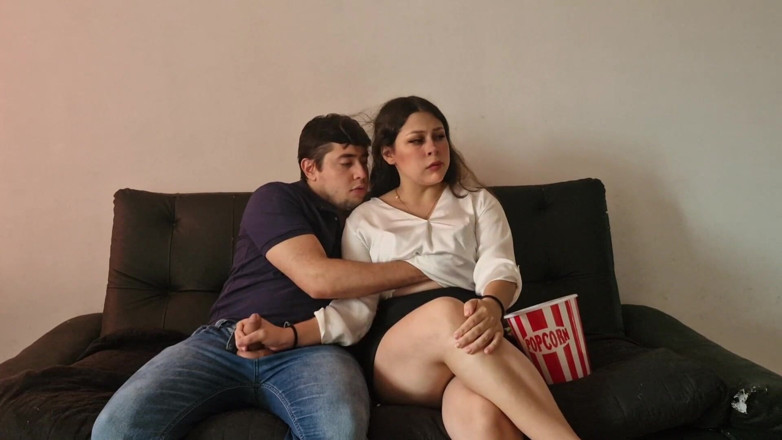 Tinaandedward: Une branlette pendant le film