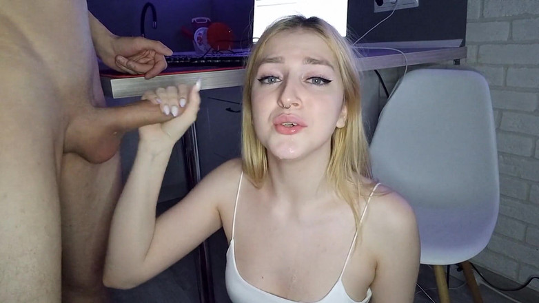 KissAllisse: Spermă neașteptată în gât. El a promis să ejaculeze pe față!...