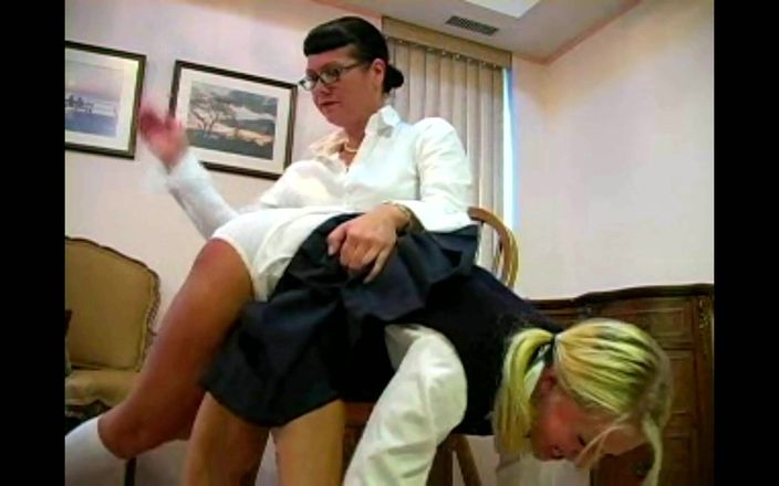 Punished Brats Spanking: Povești cu pleznire de studente