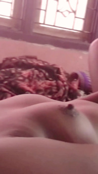 Desi tamilische frisch verheiratete ehefrau renu enge muschi von verwandten gefickt, während cuck filmt! Indianhotwifex
