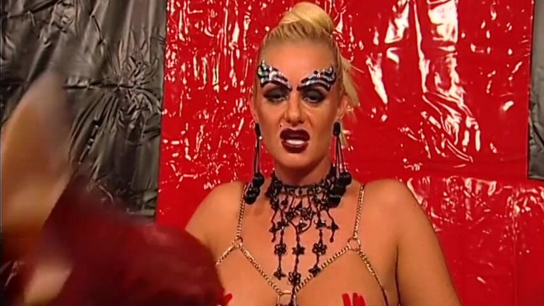 BDSM Fetish Deutschland: BDSM Nô lệ trong nhà vệ sinh đi tiểu ở Mounth Đức
