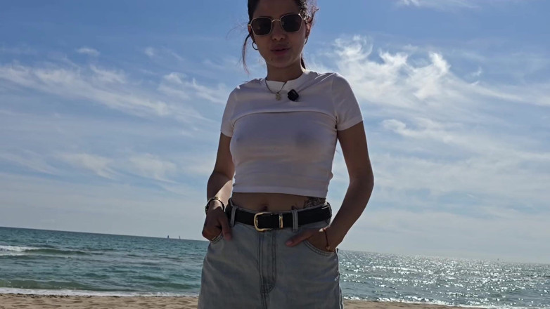 Labestiaylabella: 継姉がビーチでセックス!