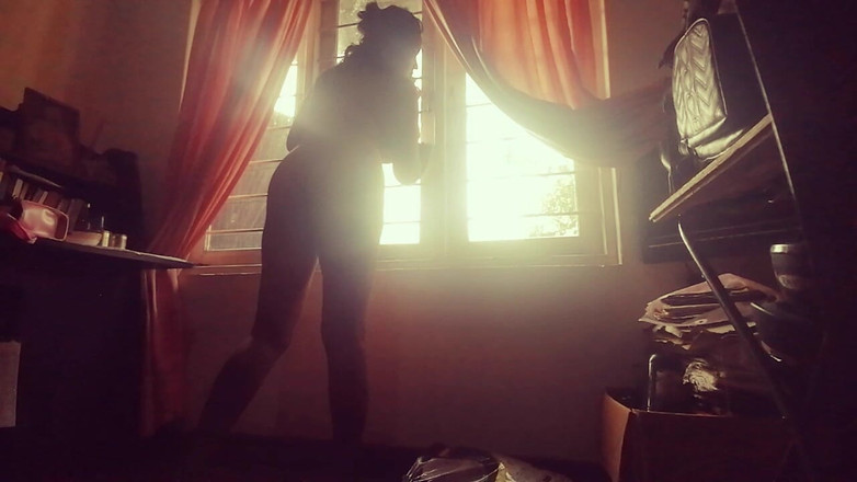 Tina Baby: La belle-mère sexy Tina s’habille pour son beau-fils