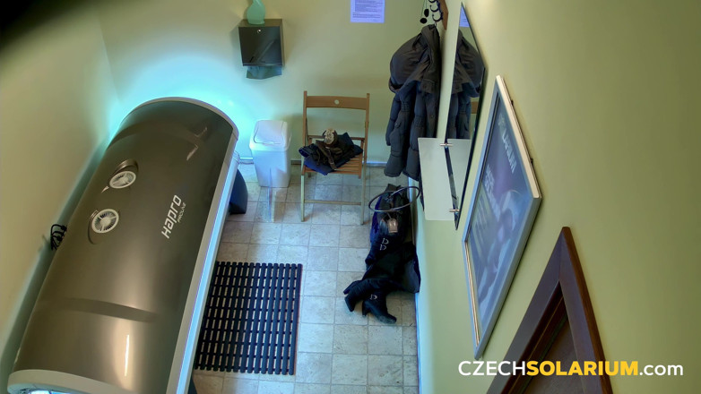Czech Solarium: Чеський солярій 56: цицькаста мамка повертається на чергове стриптиз-шоу
